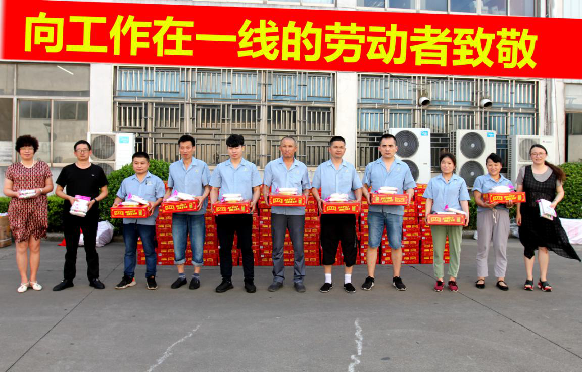 夏日送清涼 關愛暖人心