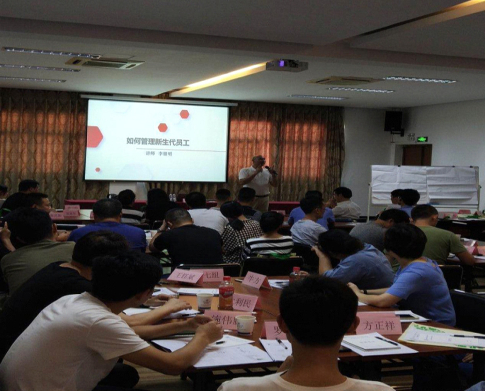 加快產改步伐，加強產業(yè)工人隊伍建設